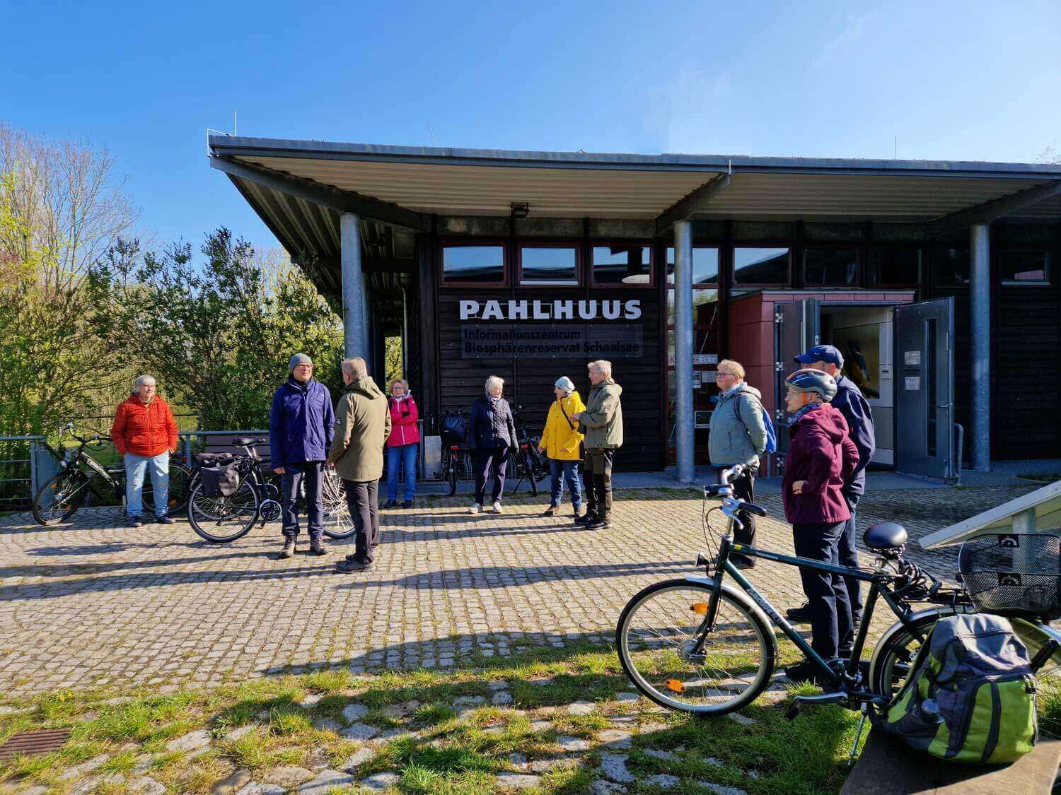 Foto: Das Informationszentrum für das Biosphärenreservat Schaalsee, das PAHLHUUS in Zarrentin am Schaalsee. Fotoautorin: Susanne Hoffmeister